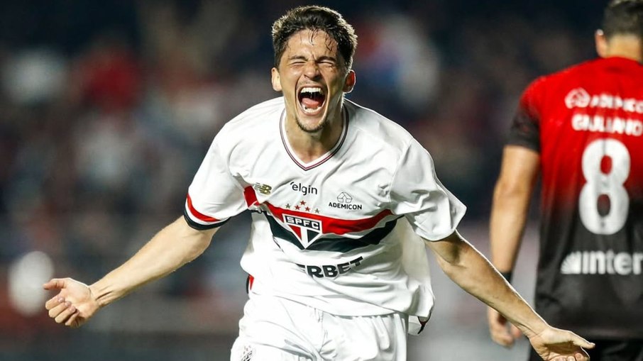 São Paulo vence e larga na frente do Athletico na Copa do Brasil São Paulo vence e larga na frente do Athletico na Copa do Brasil