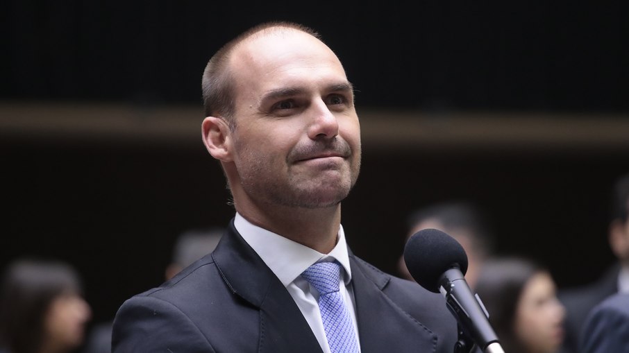 As representações alegam quebra de decoro parlamentar e pedem a aplicação de penalidade de perda de mandato parlamentar de Eduardo Bolsonaro 