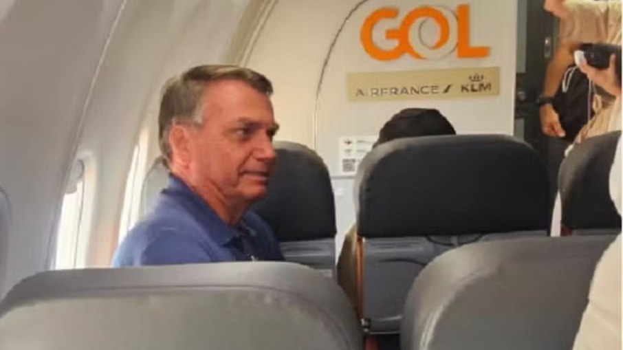 Jair Bolsonaro cogitou pedir asilo para Milei, segundo investigação da PF