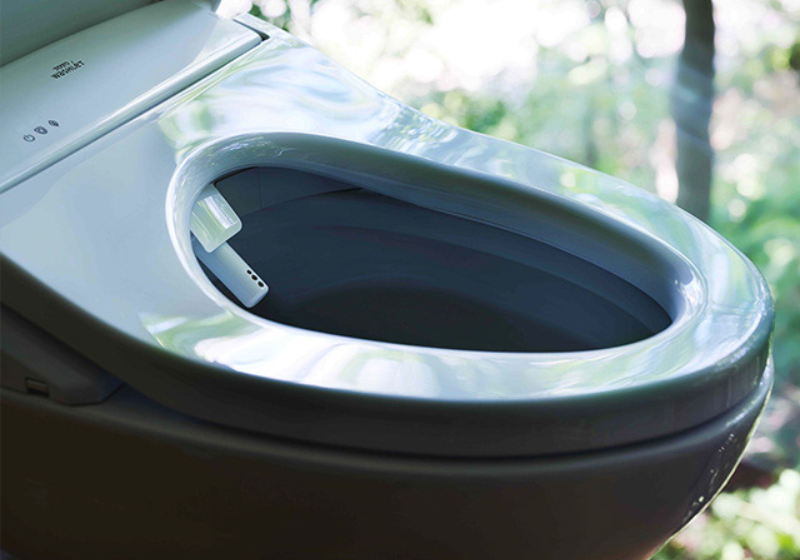 Adeus papel higiênico! Japão lança alternativa mais eficiente e ecológica Tem muita gente dando adeus ao papel higiênico no Japão após essa ideia incrível do assento de vaso sanitário com jato de água quente. - Foto: washlet