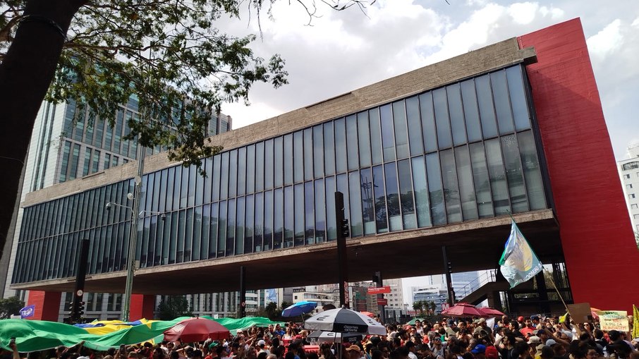 Protesto na Paulista pressiona Senado a barrar PEC da Blindagem