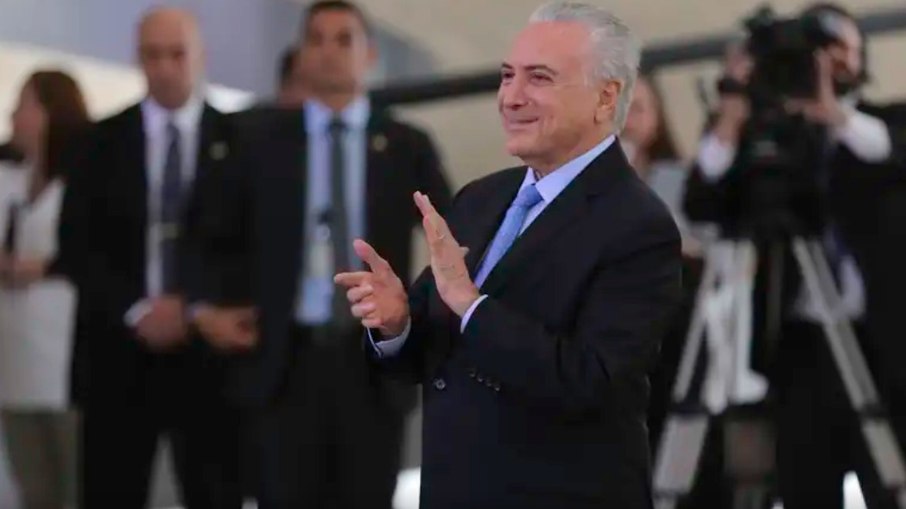 Michel Temer faz articulações nos bastidores políticos