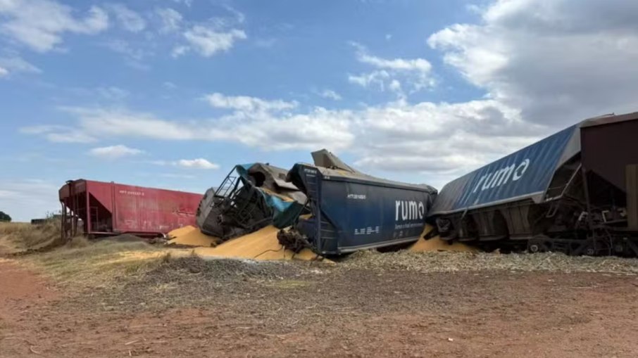 Ao todo, 14 vagões descarrilaram