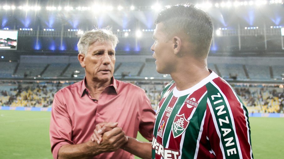 Thiago Silva e Renato Gaúcho na primeira partida no regresso do treinador, em vitória sobre o Bragantino, em abril Thiago Silva e Renato Gaúcho na primeira partida no regresso do treinador, em vitória sobre o Bragantino, em abril