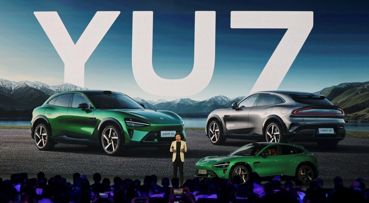 O fundador e CEO da Xiaomi , Lei Jun, apresenta o novo SUV elétrico YU7 da fabricante chinesa de smartphones em um evento de lançamento em Pequim, China, em 22 de maio de 2025