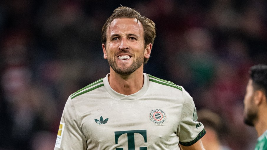 Harry Kane comemora seu 100º gol pelo Bayern de Munique