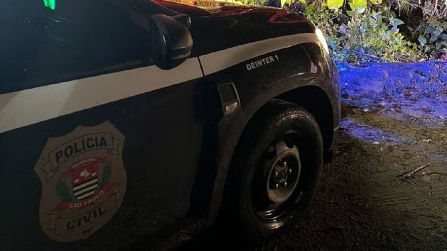 A vítima foi encontrada vendada e com marcas de golpes de machado