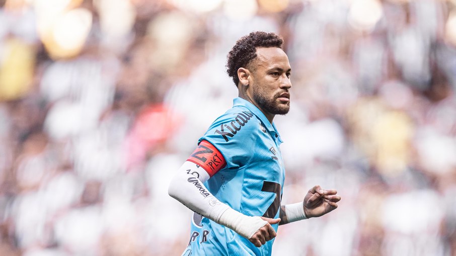 Neymar em jogo contra o Atlético-MG