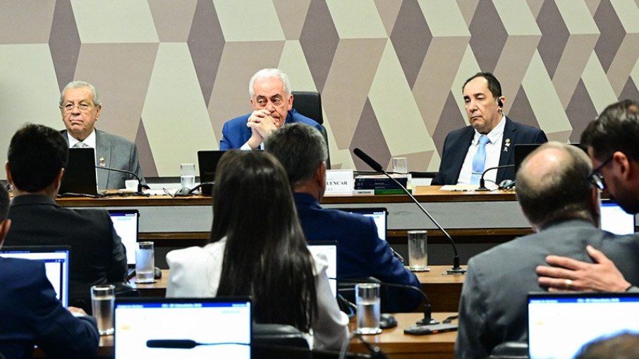 Pressão e risco eleitoral derrubam 