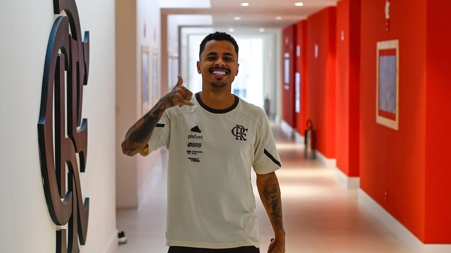 Allan foi titular no clássico contra o Vasco