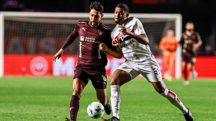 Bobadilla falha, São Paulo perde para a LDU e é eliminado da Libertadores