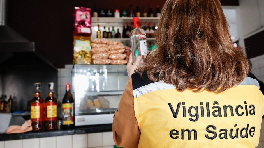 Equipe da Vigilância fiscaliza bar na Mooca