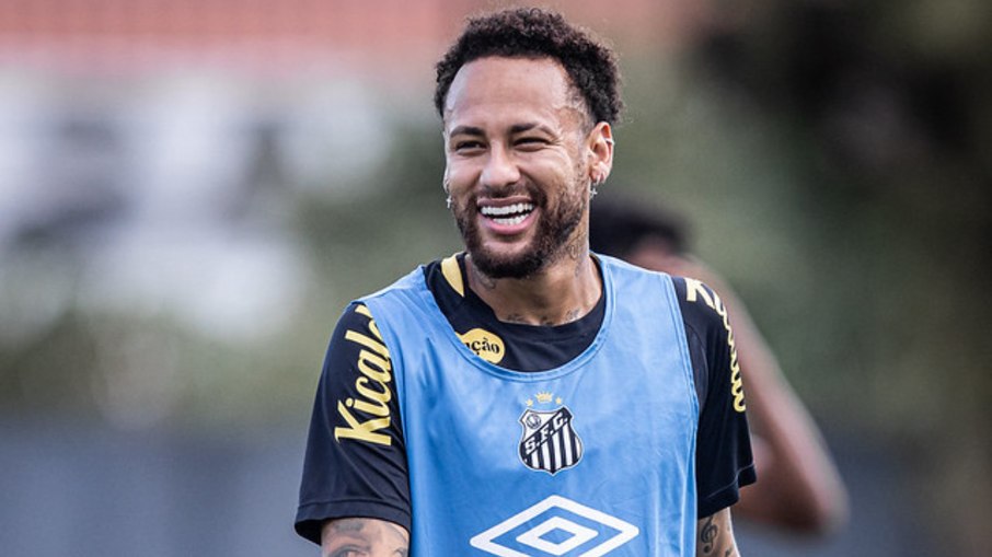 Neymar durante treino no CT Rei Pelé na quinta-feira (18)