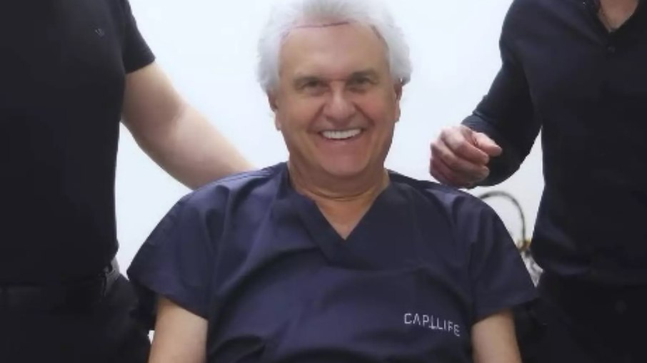 Ronaldo Caiado em clínica estética