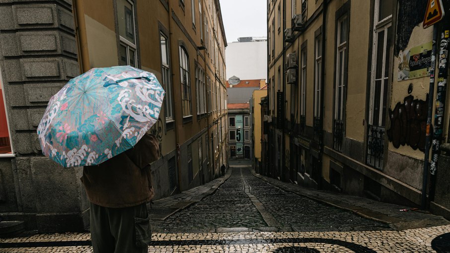 Frente fria deve trazer nova mudança de tempo em cinco estados.