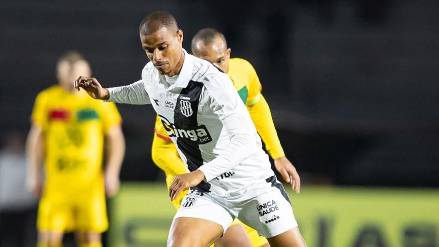 Lucas Cândido exalta caráter do time e celebra acesso com a Ponte Preta