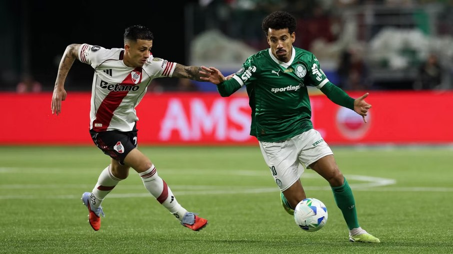 Palmeiras assusta, mas bate River Plate e avança às semifinais da Libertadores