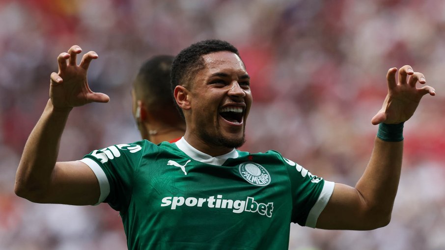 Vitor Roque marcou contra o River Plate na ida e na volta