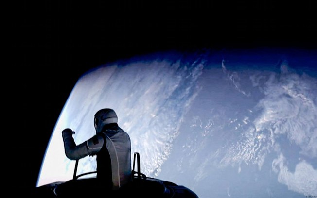 Imagens do primeiro passeio espacial privado da história da SpaceX Imagens do primeiro passeio espacial privado da história da SpaceX