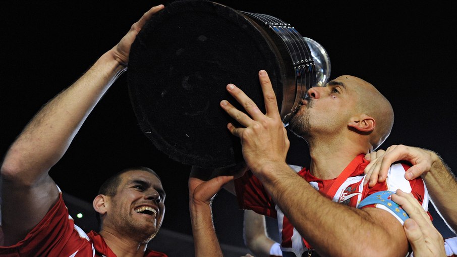 Barbada? Rival do Flamengo, Estudiantes é tetra da Liberta e campeão mundial