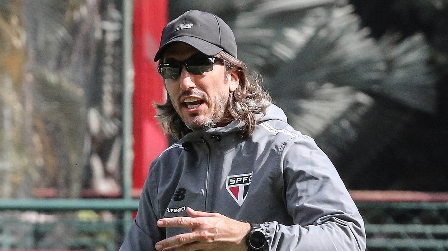 Torcida do Internacional critica interesse do clube em Luis Zubeldía