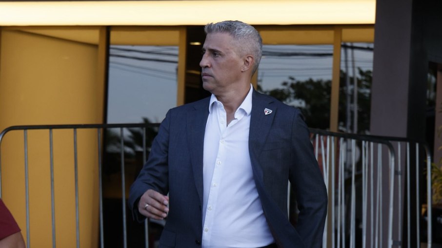 Hernán Crespo na saída do São Paulo a caminho do Castelão