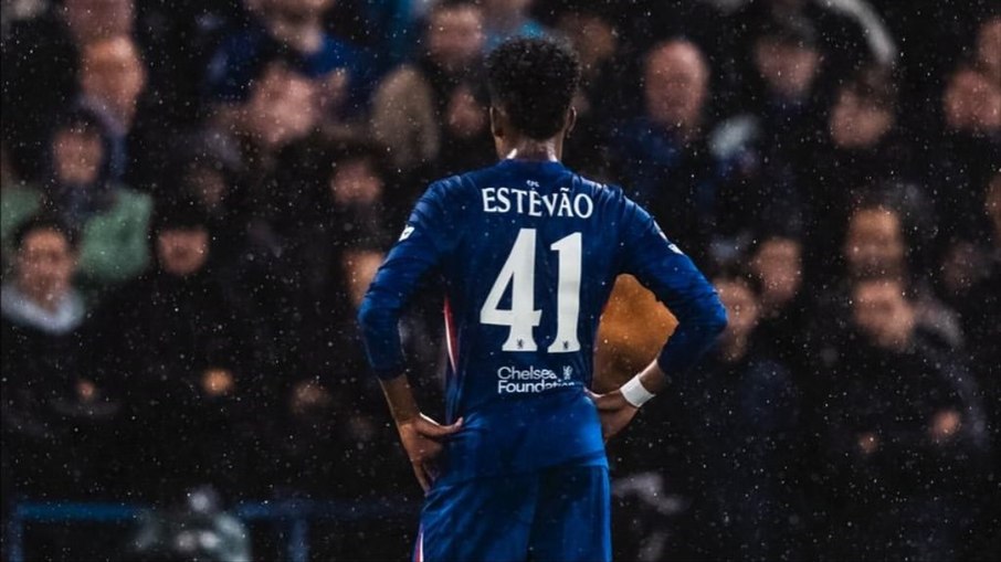 Técnico do Chelsea volta a elogiar Estêvão: 