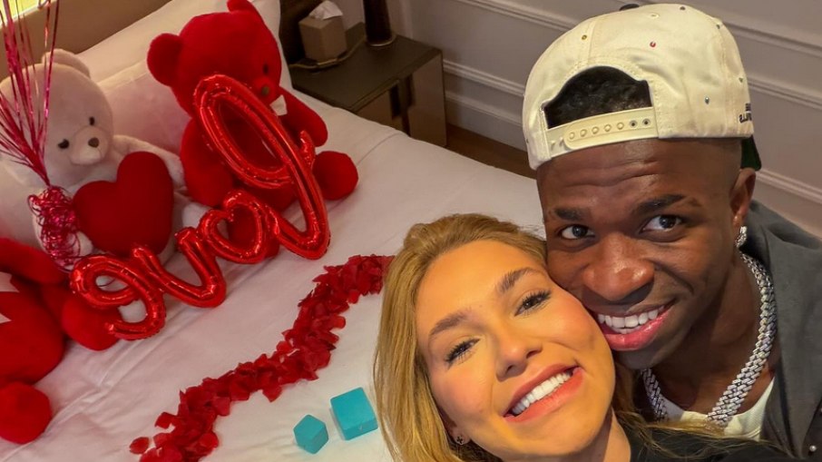 Vinicius Junior e Virginia em postagem nas redes sociais