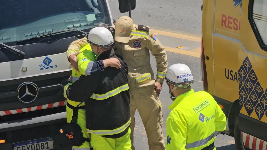 Criança morreu no local do acidente; socorristas se emocionaram