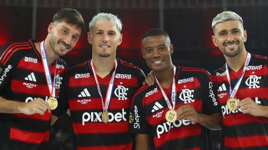 Uruguaios do Flamengo são presença constante nas convocações da seleção