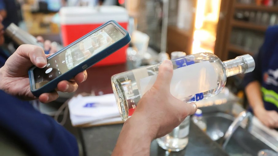 Fiscalização de bebidas destiladas continua em bares e distribuidoras