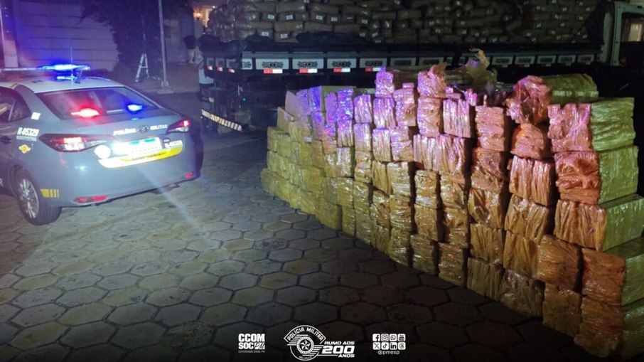 Motorista é preso com 1,8 tonelada de maconha em Avaré