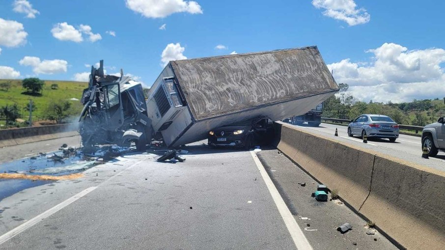 Motorista do carro saiu ileso
