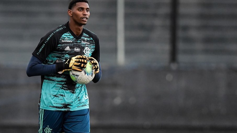Hugo Souza estreou pelo profissional do Flamengo em 2020