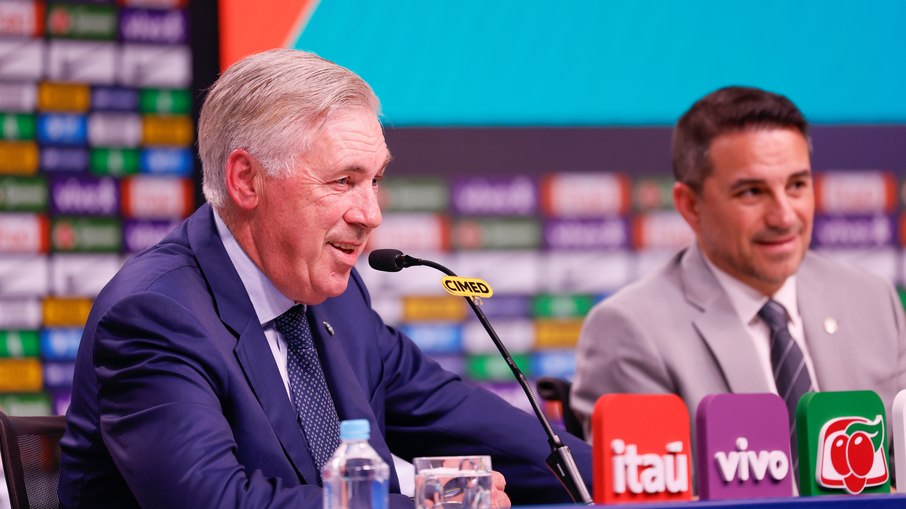 Carlo Ancelotti em entrevista coletiva