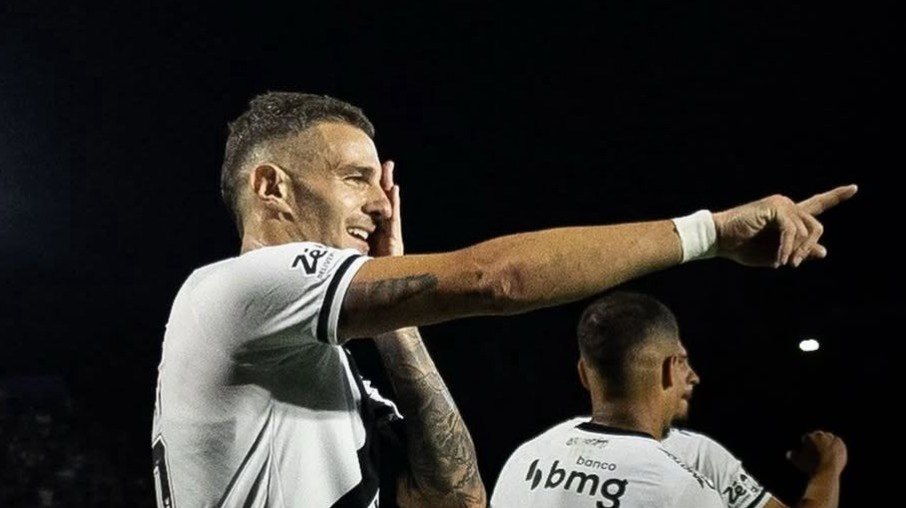 Vegetti comemora gol marcado na vitória do Vasco sobre o Bragantino Vegetti comemora gol marcado na vitória do Vasco sobre o Bragantino