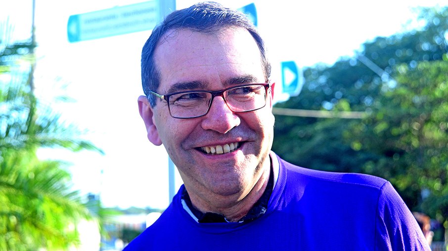 Álvaro Crósta, da Unicamp, lidera pesquisa sobre impacto em Titã, lua de Saturno.