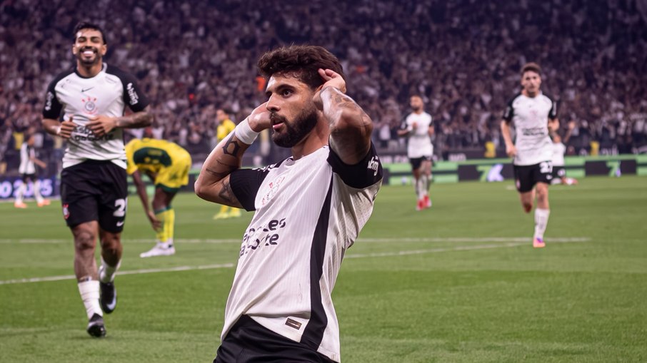 Yuri Alberto comemora seu gol contra o Mirassol
