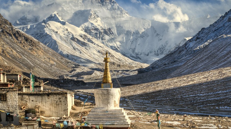 Monte Everest, fronteira entre Nepal e região do Tibete, na China 
