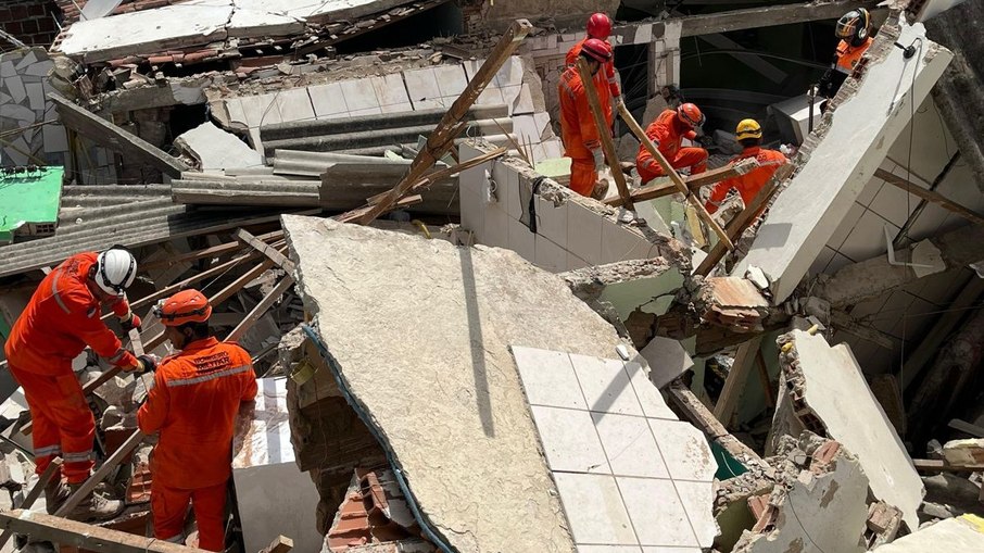 Escombros das casas desabadas em Olinda.