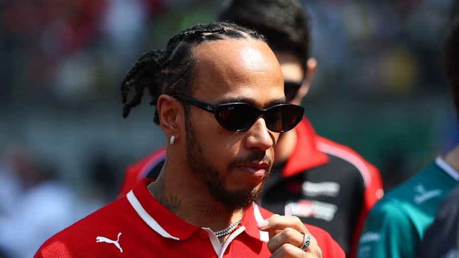 Hamilton ironiza reclamação de Alonso