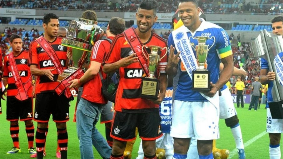 Léo Moura e Júlio Baptista disputaram aquela partida