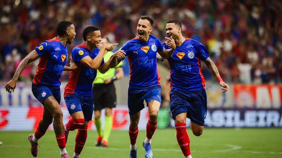 Iago, que substituiu Luciano Juba, recebeu a bola quase na marca do pênalti e fez 1 a 0