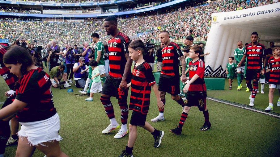 Guerra de narrativas agita decisão entre Flamengo e Palmeiras Guerra de narrativas agita decisão entre Flamengo e Palmeiras