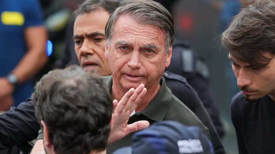 O ex-presidente Jair Bolsonaro foi condenado a 27 anos e 3 meses de prisão por crimes relacionados à trama golpista