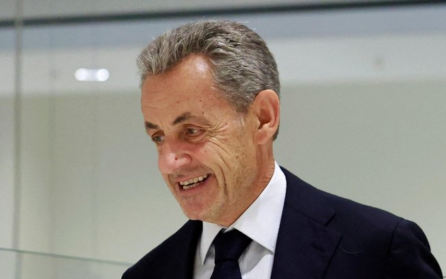 Nicolas Sarkozy irá para uma cela individual em prisão em Paris