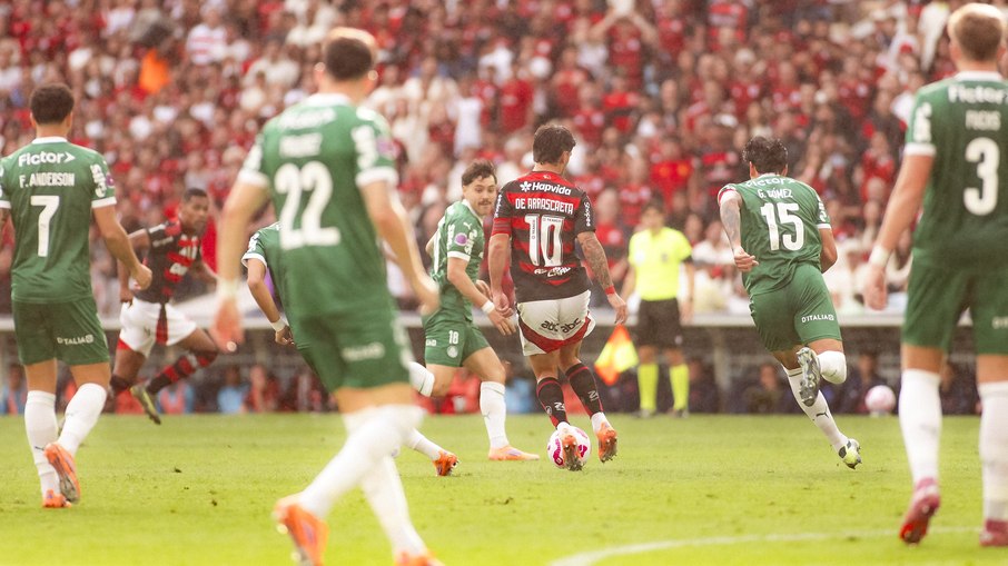 Flamengo e Palmeiras fizeram partida eletrizante pelo Brasileirão