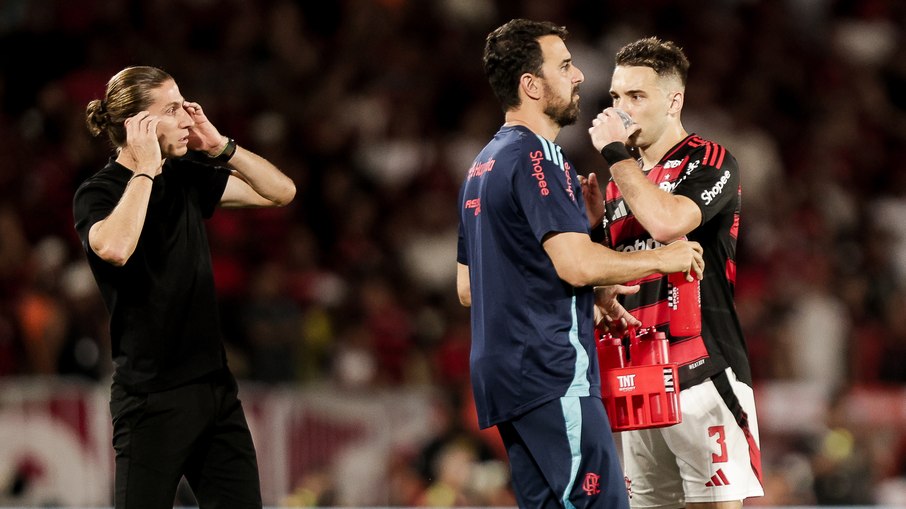 Filipe Luís comanda o Flamengo no empate sem gols com o Cruzeiro no Maracanã