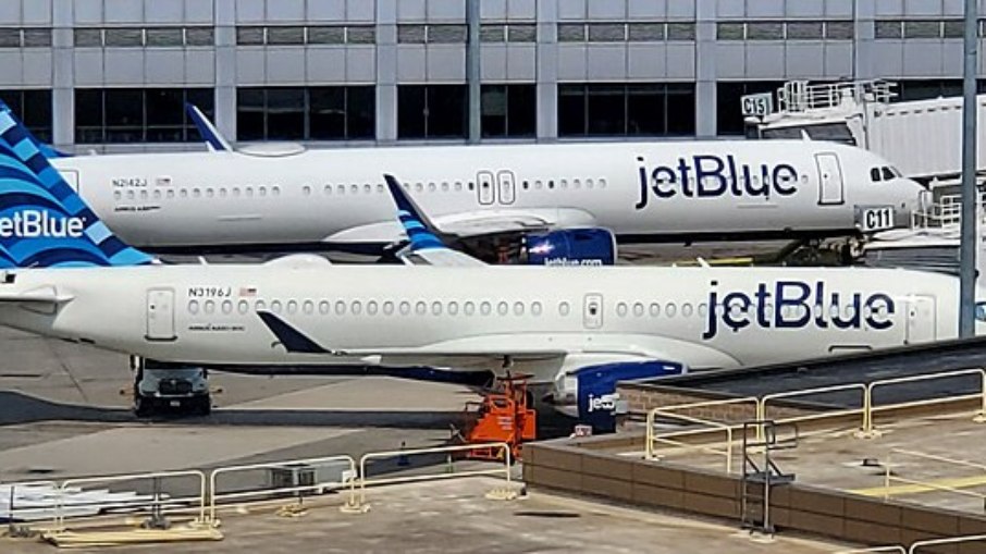 Queda brusca força pouso de emergência de voo da JetBlue na Flórida Queda brusca força pouso de emergência de voo da JetBlue na Flórida