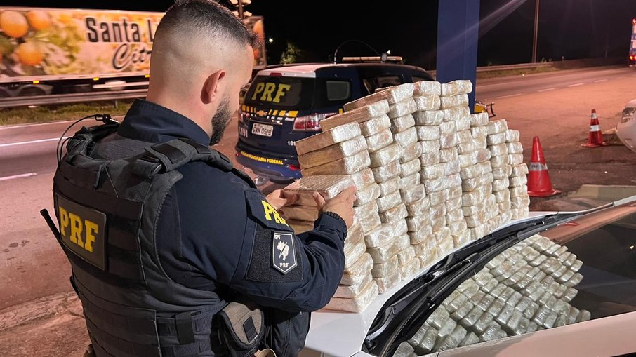 Carga de drogas apreendida pela PRF